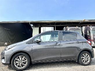 Auto incidentate Toyota Yaris 1.5 Hybrid 87pk automaat Dynamic 5drs - nap - line + front assist - camera - keyless entry + start - clima - cruise contr 2019/12