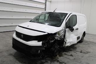 Damaged car Peugeot Partner  2022/6