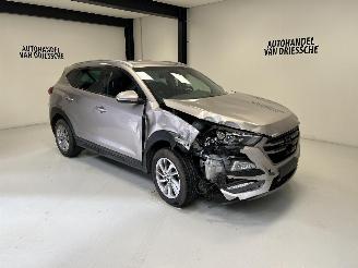 damaged commercial vehicles Hyundai Tucson  2016/11